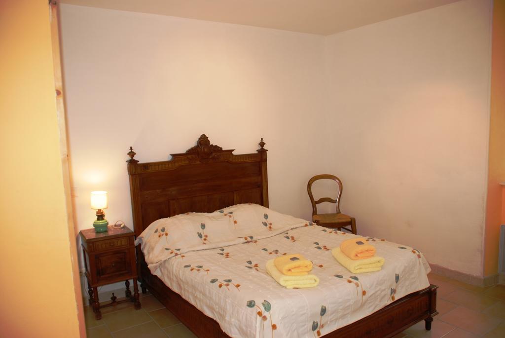 Bed and Breakfast Les Jardins Du Mas Evesque Rousson  Pokoj fotografie
