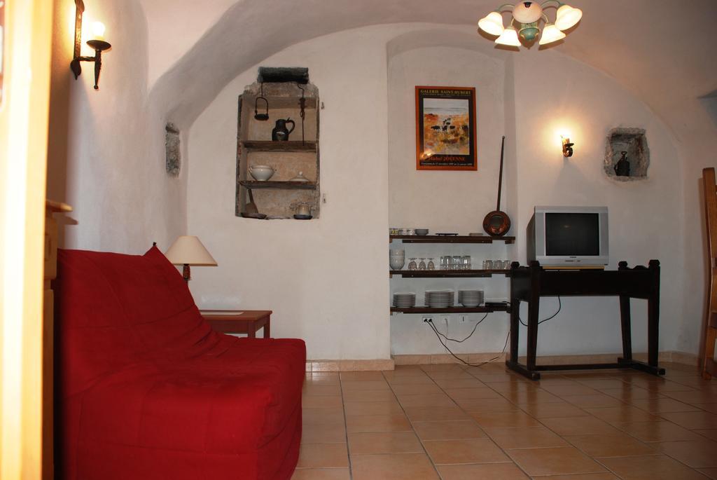 Bed and Breakfast Les Jardins Du Mas Evesque Rousson  Pokoj fotografie