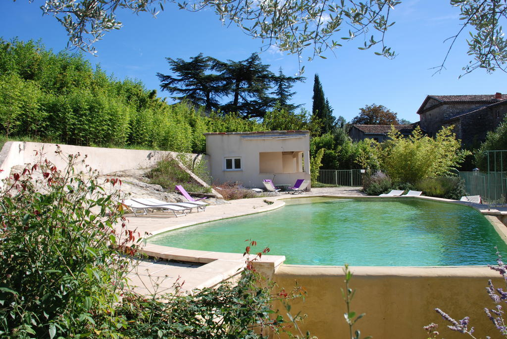 Bed and Breakfast Les Jardins Du Mas Evesque Rousson  Pokoj fotografie